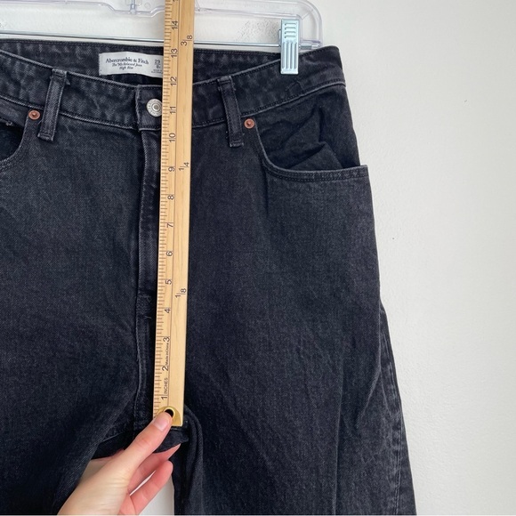 Abercrombie & Fitch 90’s Relaxed Jean high rise split Hem black 29 straight leg - Picture 14 of 16